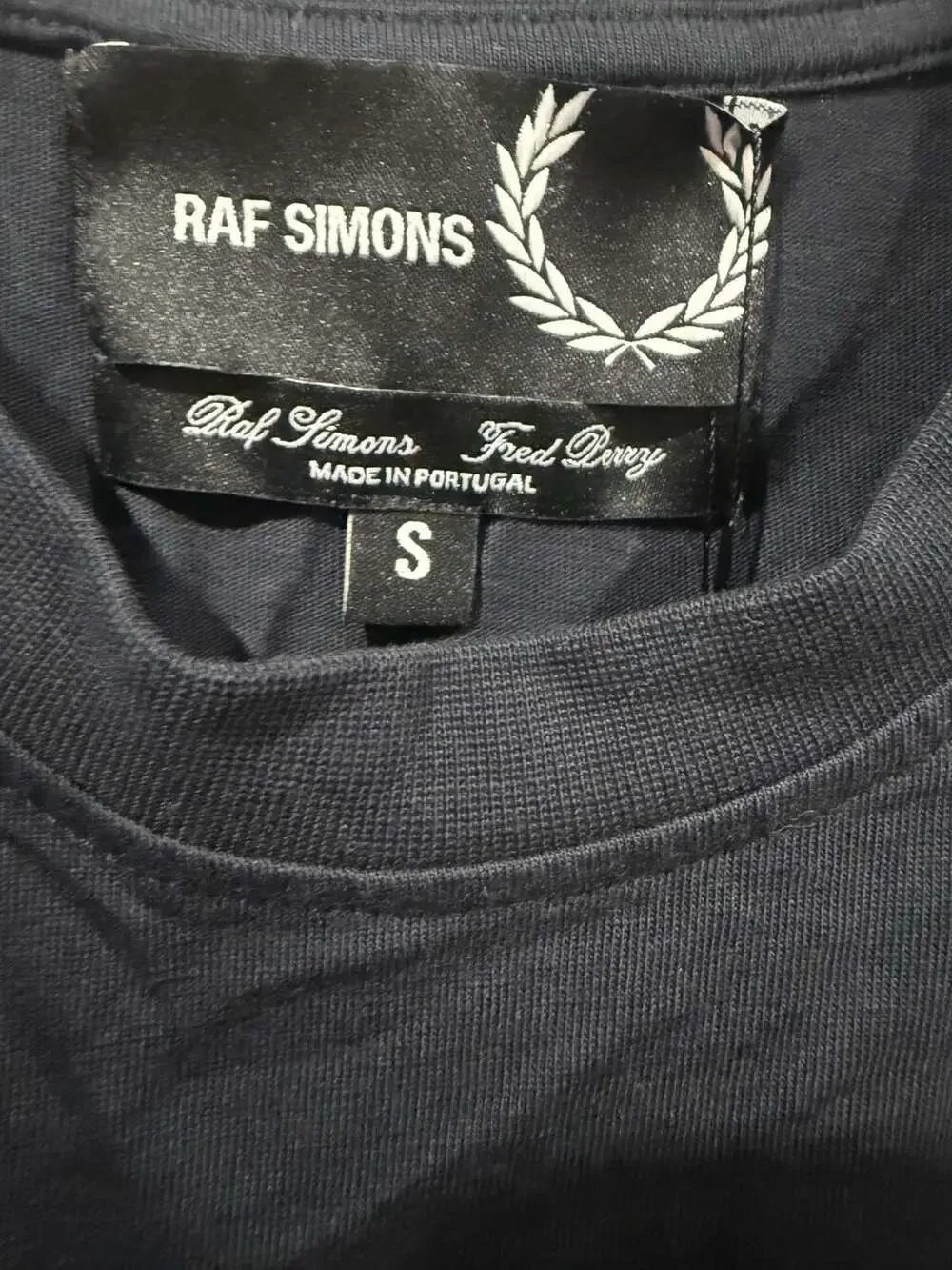 Raf Simons x Fred Perry Laurel Wreath Logo T-Shirt Navy Small NWT Portugal